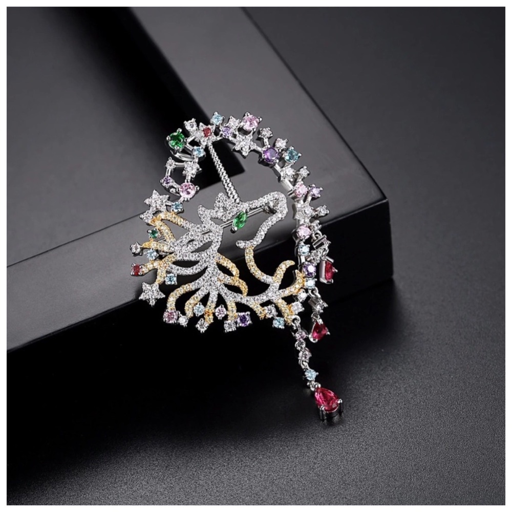 🛍 Swarovski Crystals The Tajah Unicorn Brooch - Picture 4 of 4